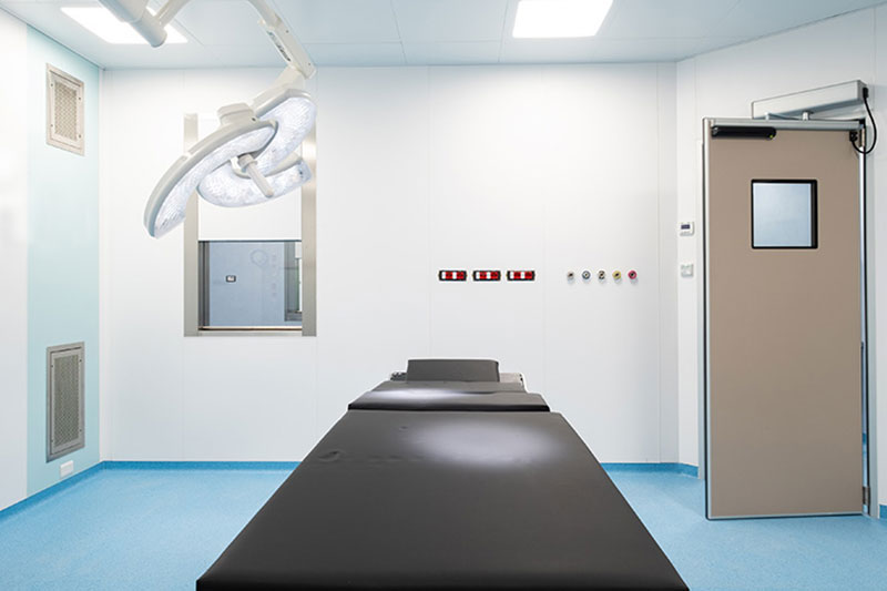 Porta a battente a tenuta ermetica per ospedale Fatebenefratelli