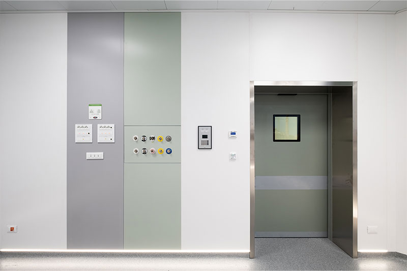 Soluzioni tecnologiche per ambienti sanitari: le porte automatiche ospedaliere LABEL per il Policlinico di Bari 17 Porte automatiche con visiva per il Policlinico di Bari