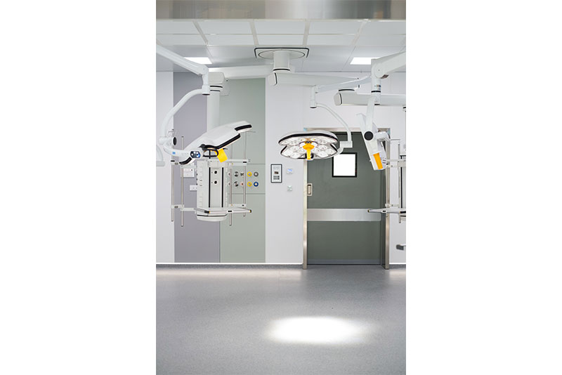 Soluzioni tecnologiche per ambienti sanitari: le porte automatiche ospedaliere LABEL per il Policlinico di Bari 20 Porte automatiche con visiva per il Policlinico di Bari