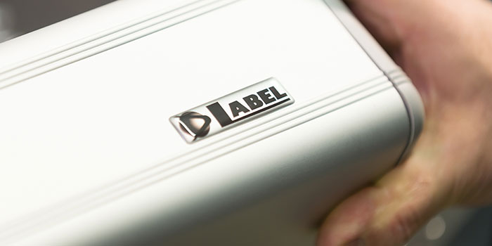 Motore e operatore per porte automatiche Label