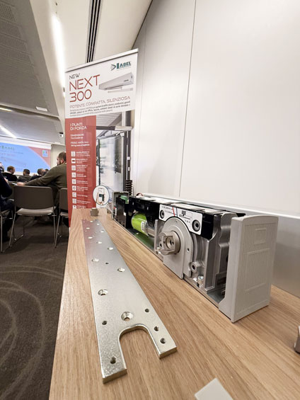 Label ha presentato la sua nuova automazione per porte a battente 4 Esploso Automazione per porte a battente NEXT300