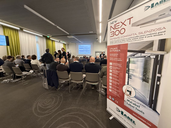 Label ha presentato la sua nuova automazione per porte a battente 5 Evento Parma per inaugurazione nuova automazione per porte a battente NEXT300