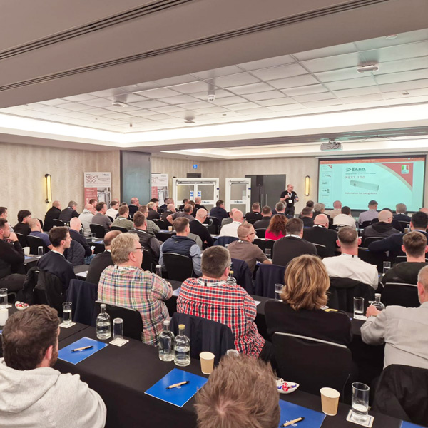 Next300 Londra platea