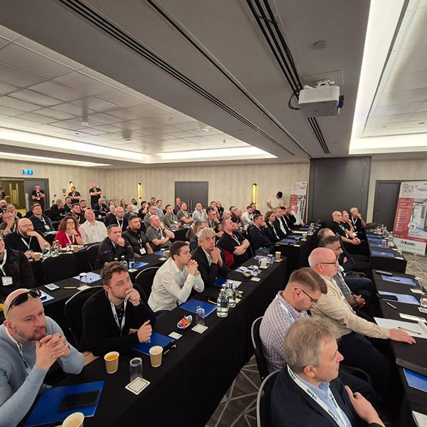 Sala piena per la presentazione dell'automazione NEXT300