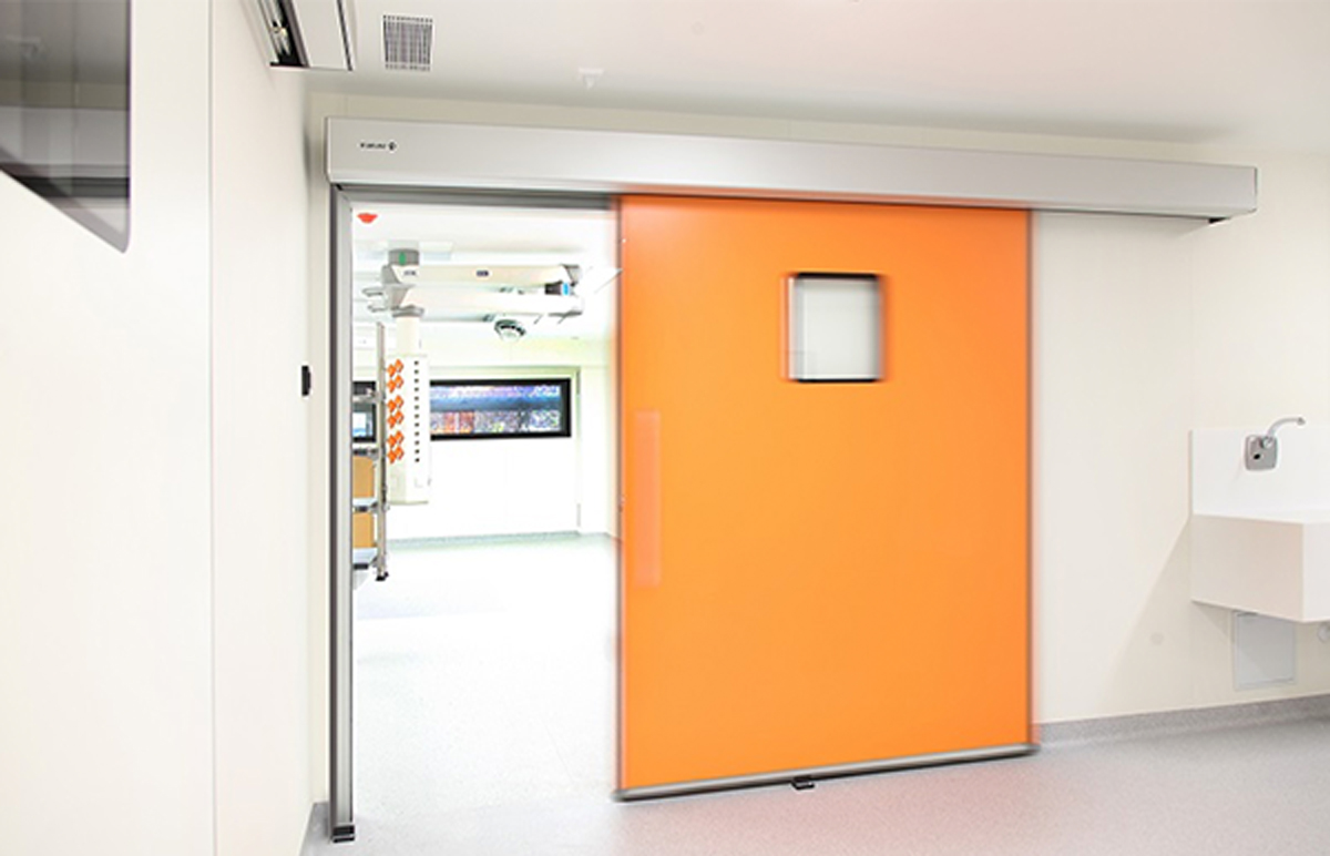 Porte ospedaliere Label al World Health Expo Dubai 2026: innovazione italiana per il settore medicale 2 porta scorrevole per ambiente ospedaliero